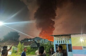 Kebakaran Pabrik GM atau Swallow di Tanjung Mulia Hilir Medan Kebakaran Pabrik GM atau Swallow di Tanjung Mulia Hilir Medan