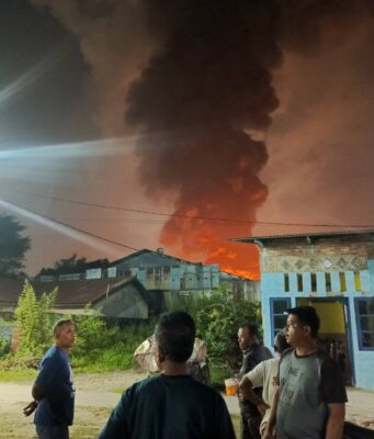 Kebakaran Pabrik GM atau Swallow di Tanjung Mulia Hilir Medan Kebakaran Pabrik GM atau Swallow di Tanjung Mulia Hilir Medan