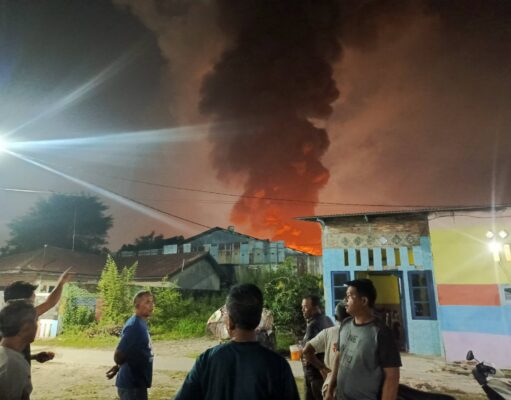 Kebakaran Pabrik GM atau Swallow di Tanjung Mulia Hilir Medan Kebakaran Pabrik GM atau Swallow di Tanjung Mulia Hilir Medan