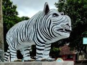 Viral Patung Macan Putih di Kediri, Bentuk Uniknya Bikin Warganet Heboh Viral Patung Macan Putih di Kediri, Bentuk Uniknya Bikin Warganet Heboh