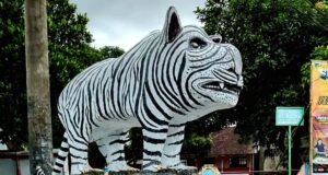 Viral Patung Macan Putih di Kediri, Bentuk Uniknya Bikin Warganet Heboh Viral Patung Macan Putih di Kediri, Bentuk Uniknya Bikin Warganet Heboh