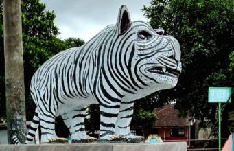 Viral Patung Macan Putih di Kediri, Bentuk Uniknya Bikin Warganet Heboh Viral Patung Macan Putih di Kediri, Bentuk Uniknya Bikin Warganet Heboh