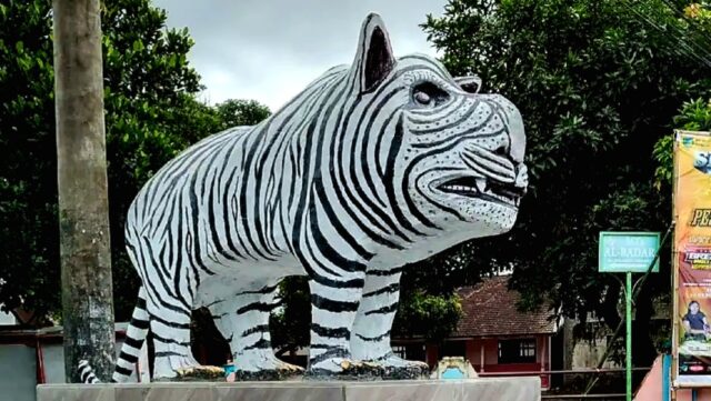 Viral Patung Macan Putih di Kediri, Bentuk Uniknya Bikin Warganet Heboh