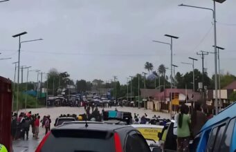 Hujan Deras Picu Banjir di Flyover Pantoloan, Lalu Lintas Sempat Tersendat Hujan Deras Picu Banjir di Flyover Pantoloan, Lalu Lintas Sempat Tersendat