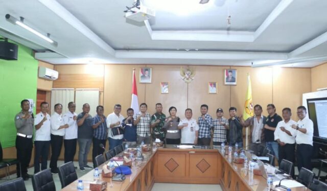 Pemkab Dairi dan Pengusaha Sepakat, Truk Bertonase Besar Diarahkan Lewat Ringroad Pemkab Dairi dan Pengusaha Sepakat, Truk Bertonase Besar Diarahkan Lewat Ringroad